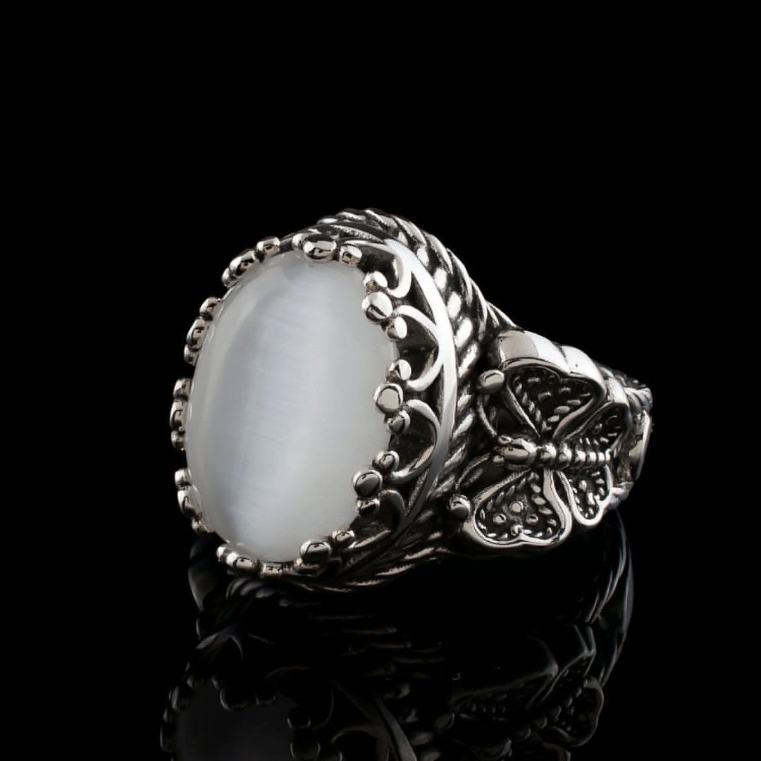 Anello vintage Olivenorma con pietra occhio di gatto bianco taglio ovale