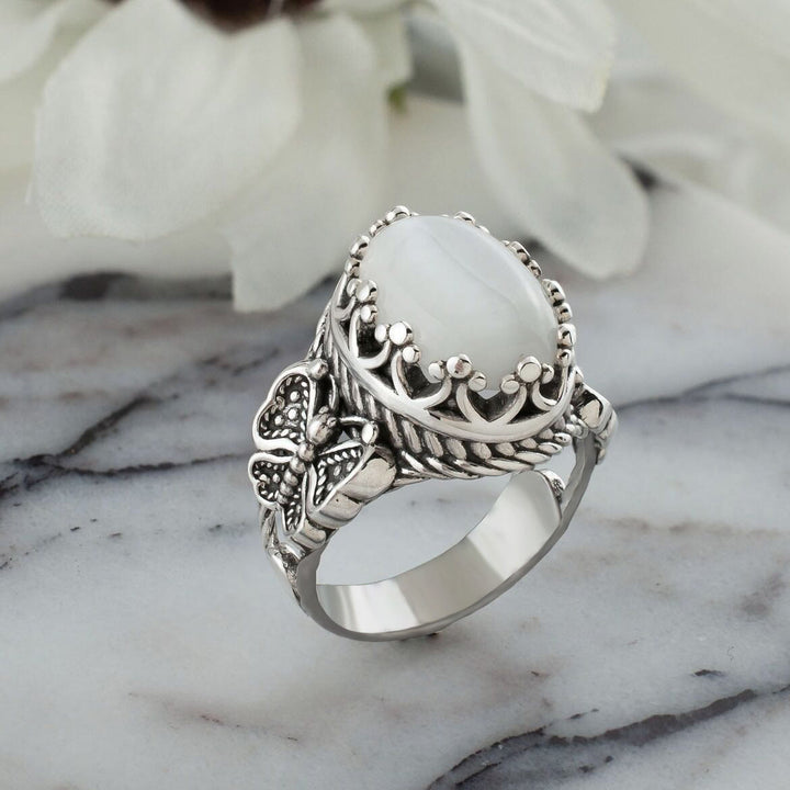 Anello vintage Olivenorma con pietra occhio di gatto bianco taglio ovale