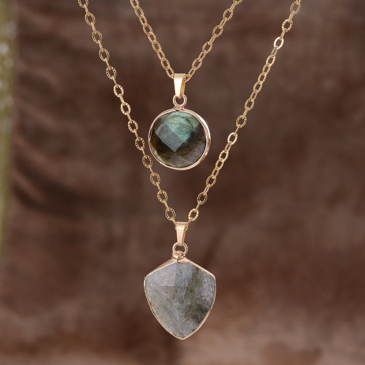 Collana con ciondolo a doppia catena in pietra naturale Olivenorma