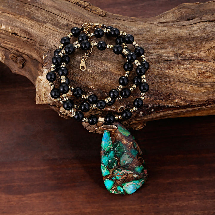 Collana con ciondolo in pietra verde dell'imperatore con perline di onice nero Olivenorma
