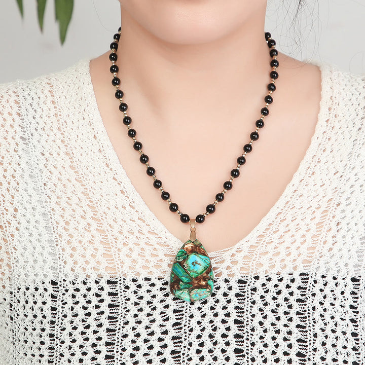 Collana con ciondolo in pietra verde dell'imperatore con perline di onice nero Olivenorma