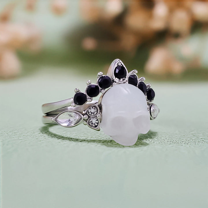 Olivenorma Gothic Resin Skull e anello a corona in moissanite