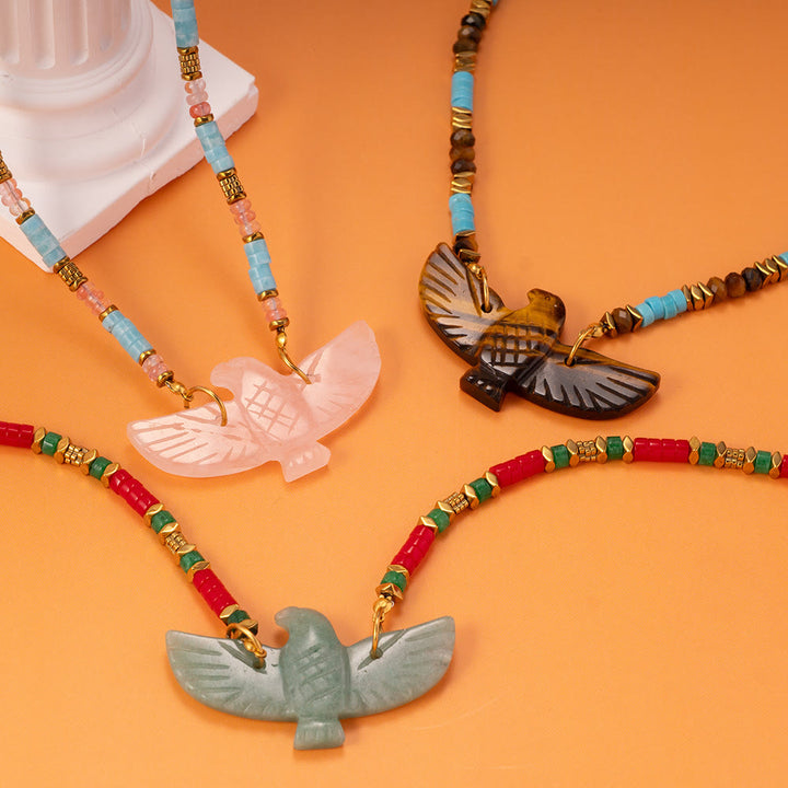 Collana con ciondolo di perline in pietra naturale Olivenorma con aquila intagliata