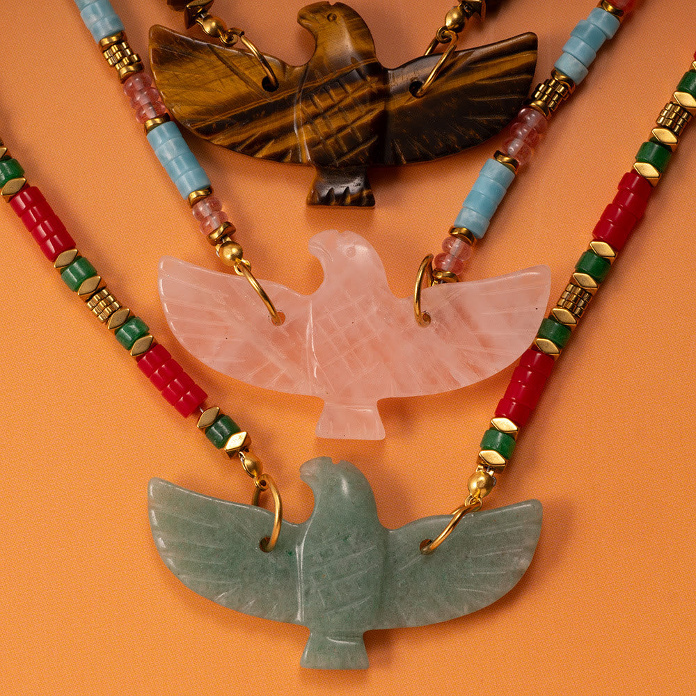 Collana con ciondolo di perline in pietra naturale Olivenorma con aquila intagliata