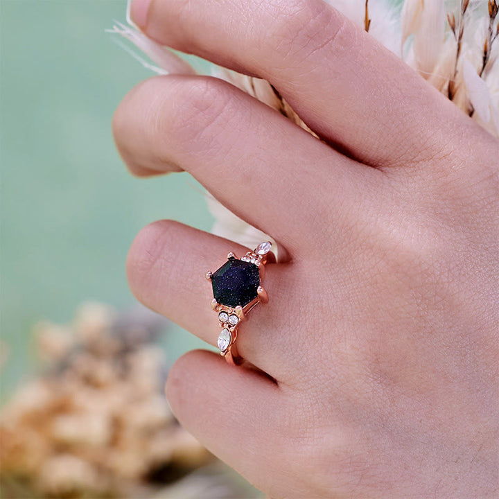 Anello di fidanzamento Olivenorma con foglia di moissanite in arenaria blu taglio esagonale
