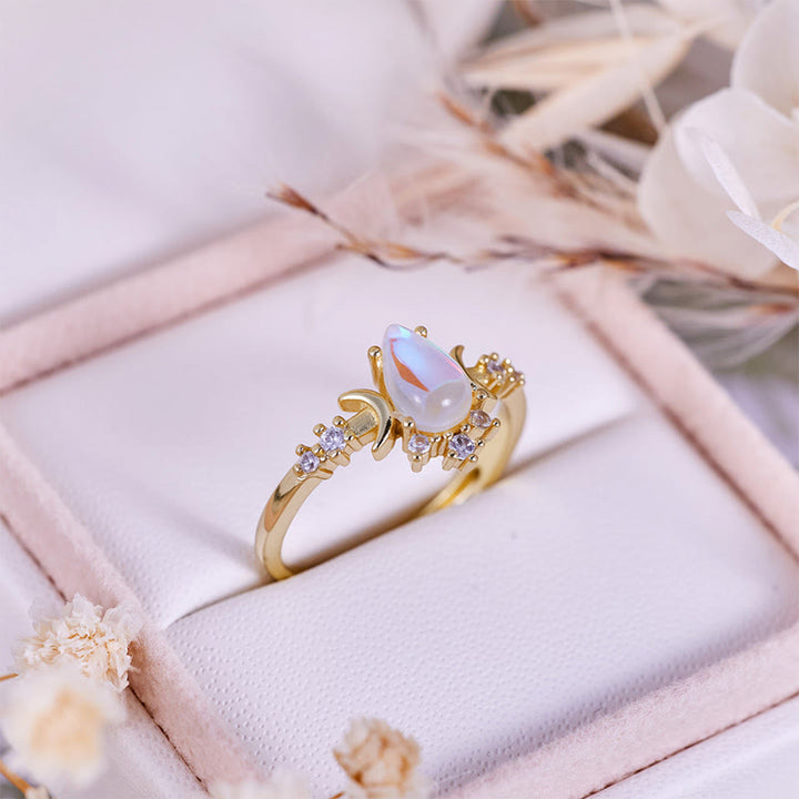 Anello Olivenorma con doppia luna e pietra di luna artificiale a taglio a goccia