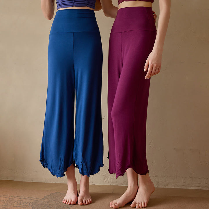 Pantaloni da yoga da donna Olivenorma a zampa, in tinta unita, elasticizzati, corti e svasati, in tessuto lycra. - image 15