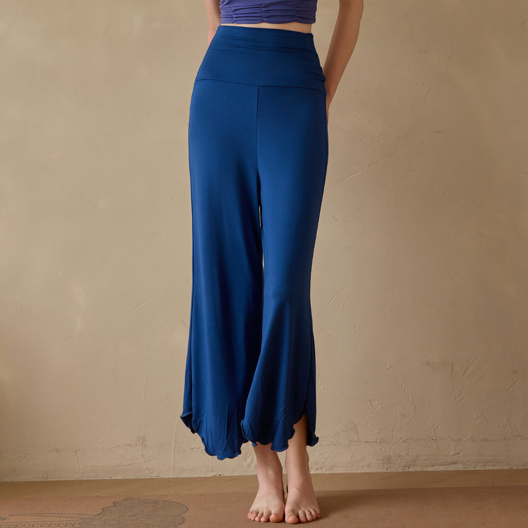 Pantaloni da yoga da donna Olivenorma a zampa, in tinta unita, elasticizzati, corti e svasati, in tessuto lycra. - image 11