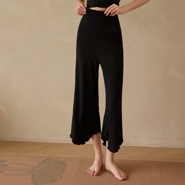 Pantaloni da yoga da donna Olivenorma a zampa, in tinta unita, elasticizzati, corti e svasati, in tessuto lycra. - image 5