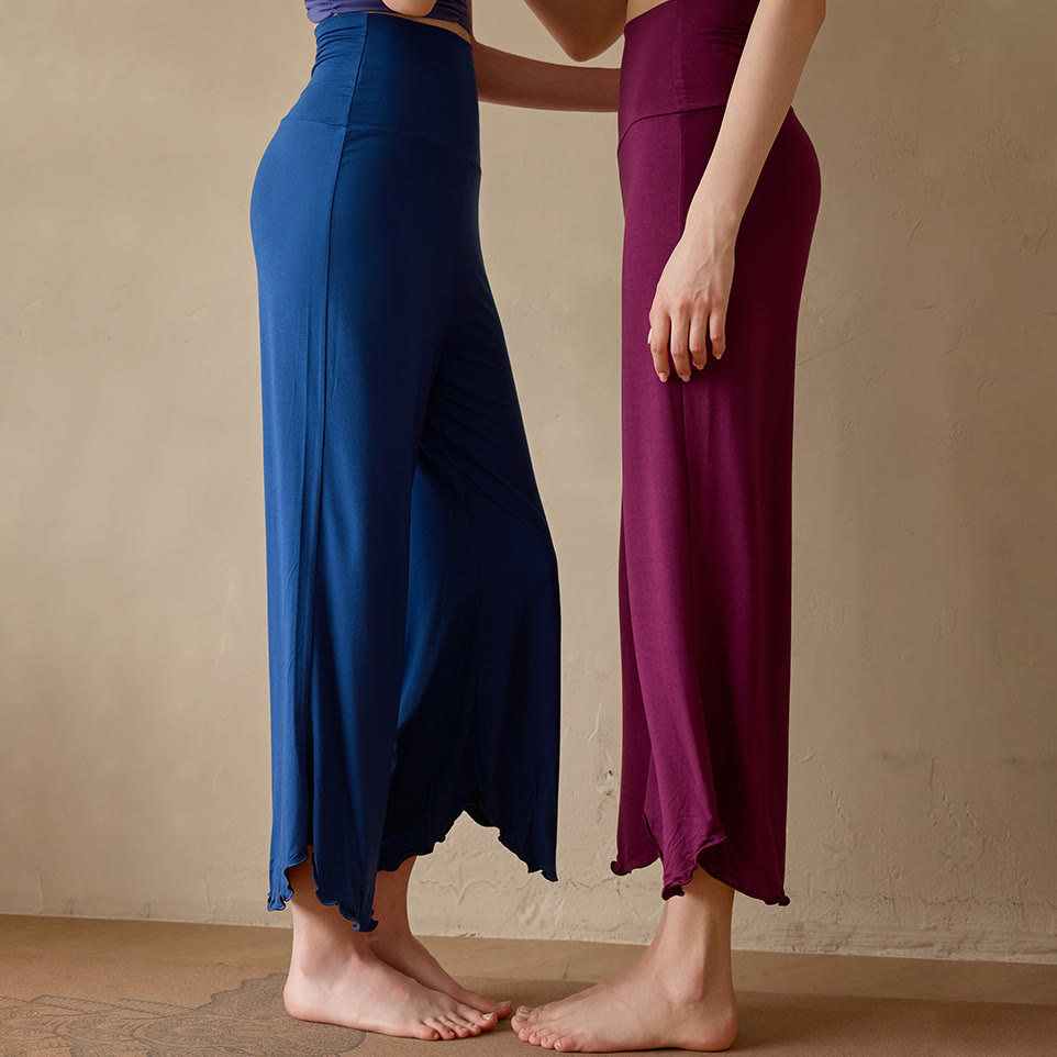 Pantaloni da yoga da donna Olivenorma a zampa, in tinta unita, elasticizzati, corti e svasati, in tessuto lycra. - image 13