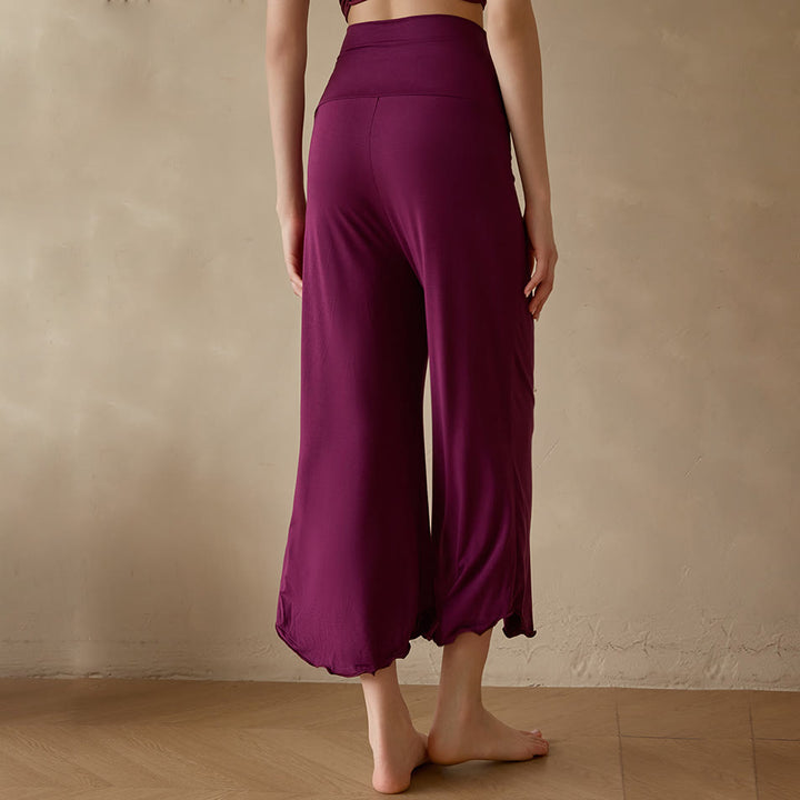 Pantaloni da yoga da donna Olivenorma a zampa, in tinta unita, elasticizzati, corti e svasati, in tessuto lycra. - image 8