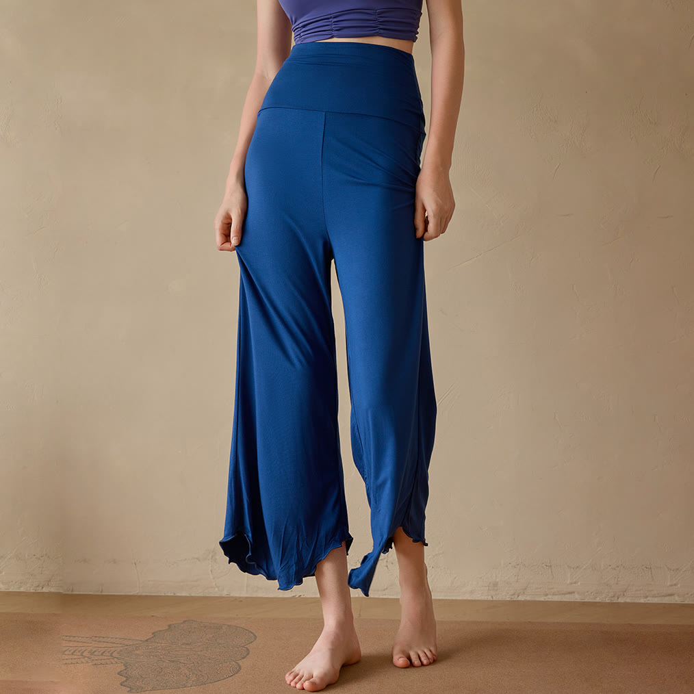 Pantaloni da yoga da donna Olivenorma a zampa, in tinta unita, elasticizzati, corti e svasati, in tessuto lycra. - image 12