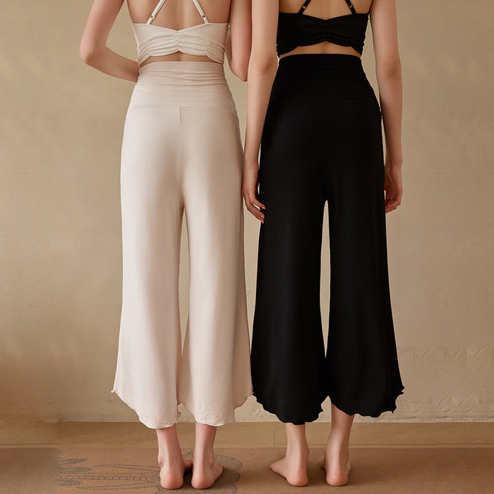 Pantaloni da yoga da donna Olivenorma a zampa, in tinta unita, elasticizzati, corti e svasati, in tessuto lycra. - image 3