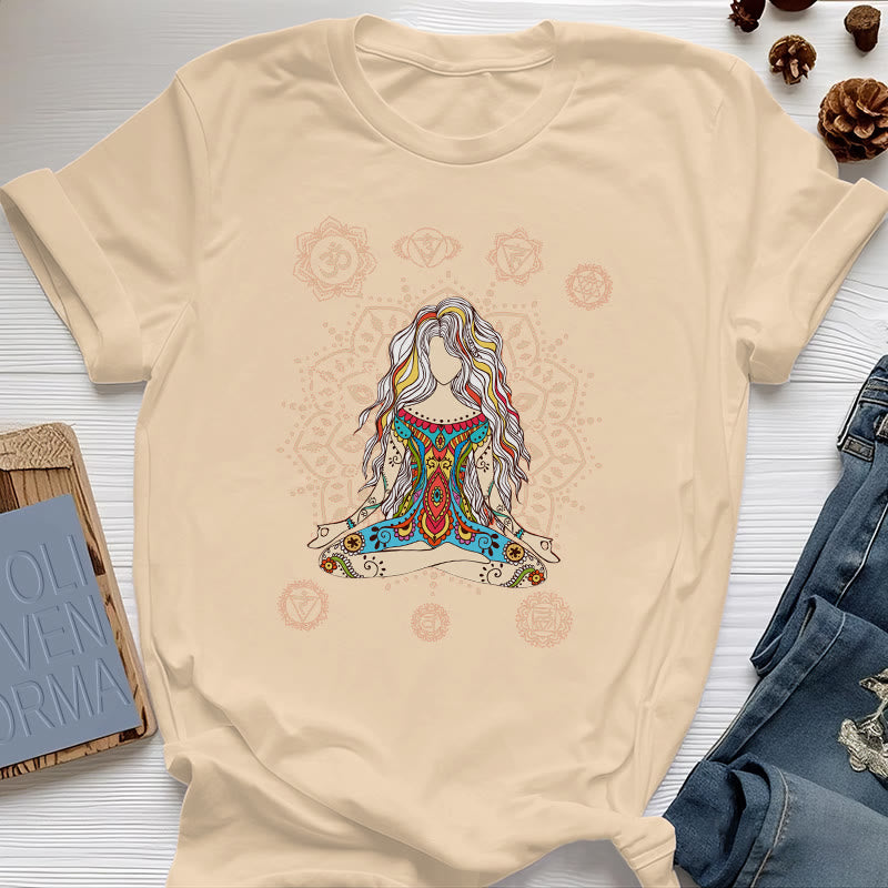 Maglietta in cotone con la scritta "Dea Meditante Olivenorma"