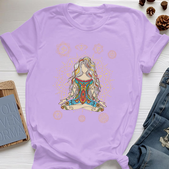 Maglietta in cotone con la scritta "Dea Meditante Olivenorma"
