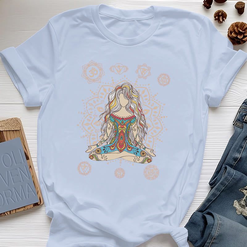 Maglietta in cotone con la scritta "Dea Meditante Olivenorma"