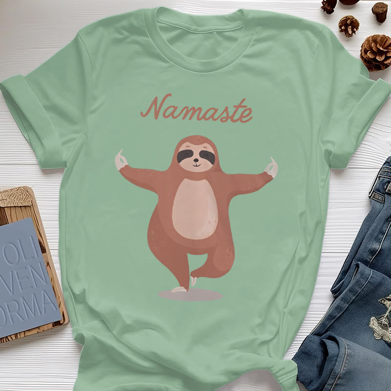 Maglietta Olivenorma Yoga con citazione "Namaste" e "Bradipo" - Verde chiaro - 2XL - image 19