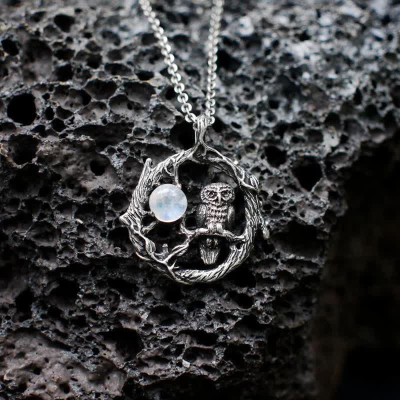 Collana con pietra di luna retrò con gufo della rinascita