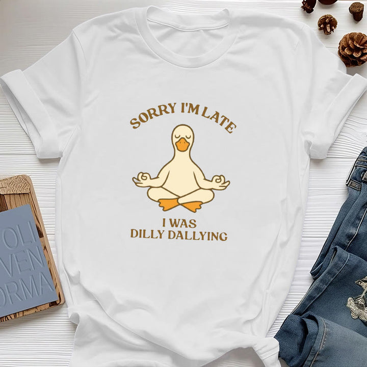 Maglietta Olivenorma " Scusa il ritardo, stavo perdendo tempo" - Bianco - Anatra in meditazione - 2XL - image 0