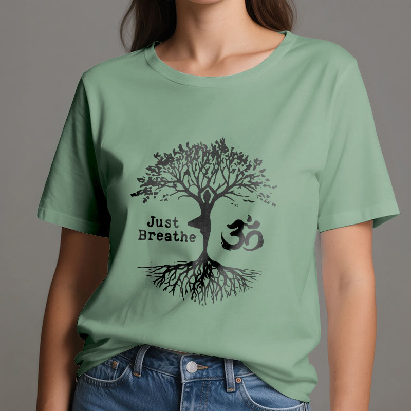 Olivenorma "JUST BREATHE" Maglietta spirituale con simbolo OM dell'albero dello yoga - image 1