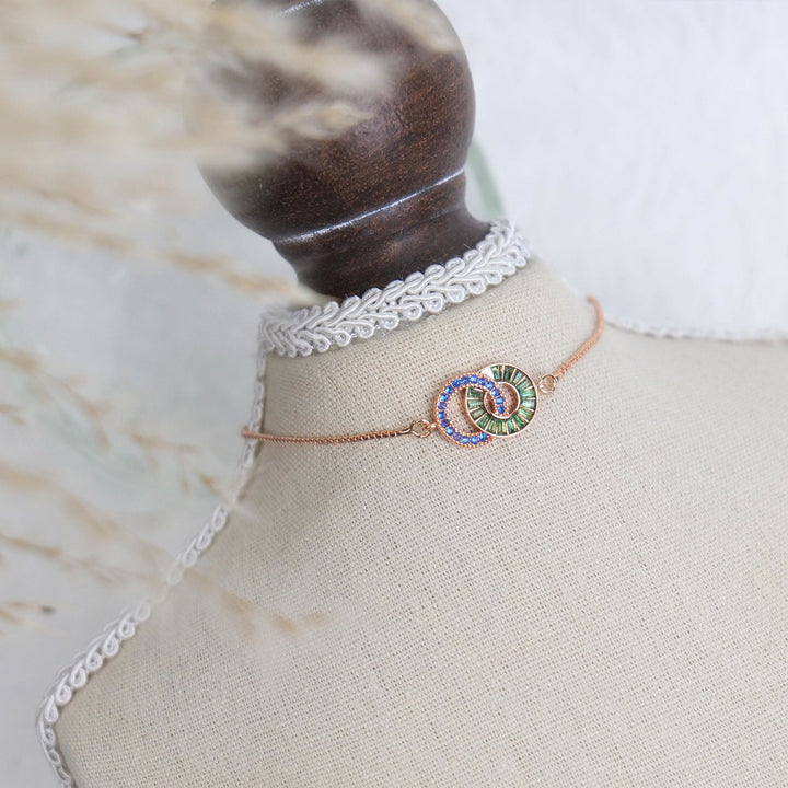 Regali personalizzati con pietra portafortuna Olivenorma per madre e figlia: bracciale e collana con cerchi intrecciati. - image 13