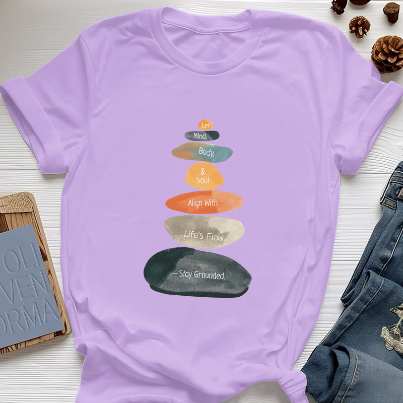 Olivenorma "Stay Grounded" T-shirt spirituale in cotone leggero - Viola - 2XL - image 15