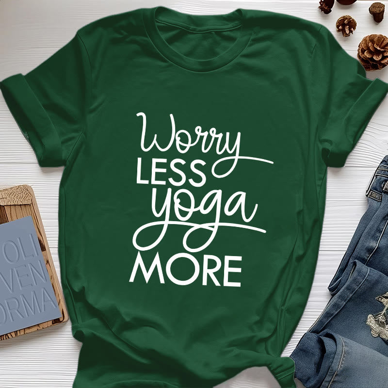 Olivenorma "PREOCCUPATI DI MENO, FAI DI PIÙ YOGA" Maglietta per amanti dello yoga e meditazione - Verde scuro - 2XL - image 19