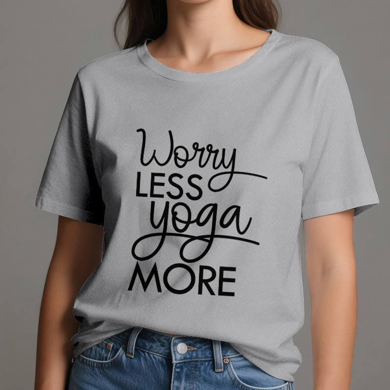 Olivenorma "PREOCCUPATI DI MENO, FAI DI PIÙ YOGA" Maglietta per amanti dello yoga e meditazione - image 1