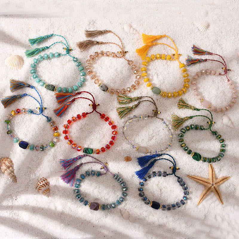 Bracciale intrecciato con pietre preziose e nappe glitterate in stile boho di Olivenorma - image 20