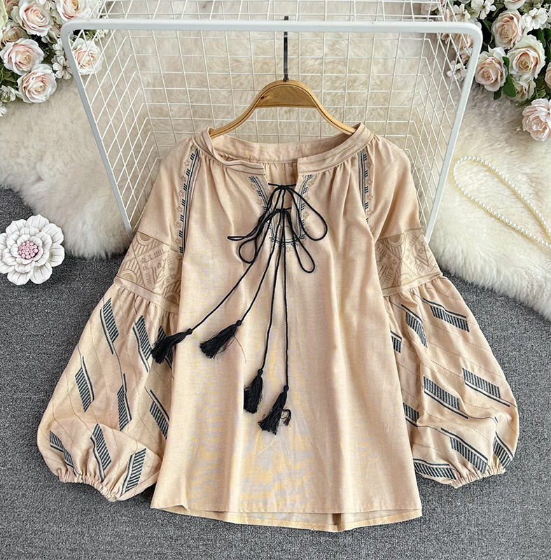 Camicia da donna Olivenorma con maniche a lanterna e ricamo geometrico totem