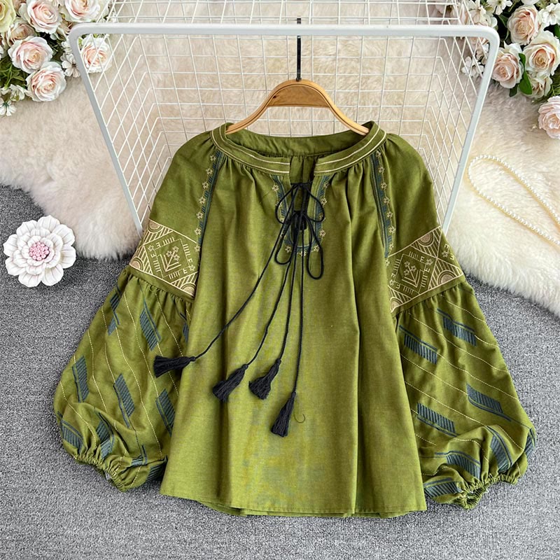 Camicia da donna Olivenorma con maniche a lanterna e ricamo geometrico totem