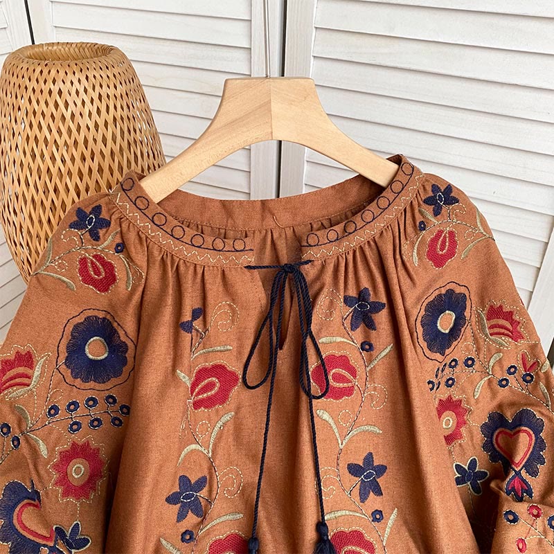 Camicia da donna Olivenorma con maniche a lanterna e ricamo retrò dolce