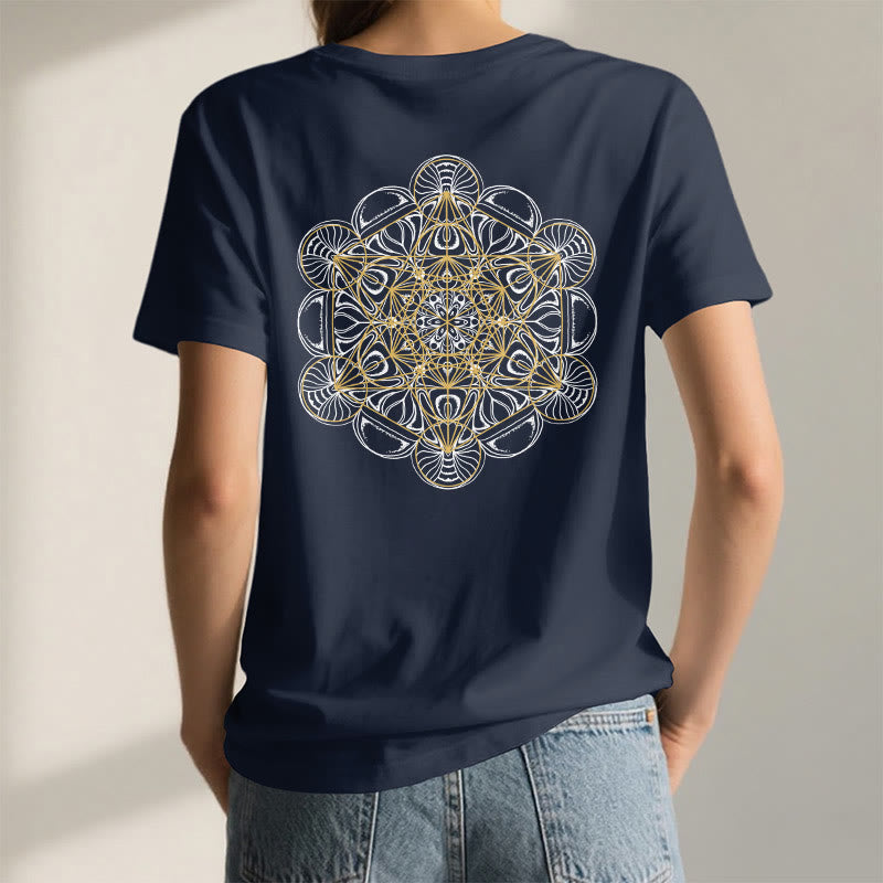 Maglietta con scollo a V e stampa geometrica bifacciale "Cubo di Metatron" di Olivenorma  - image 1