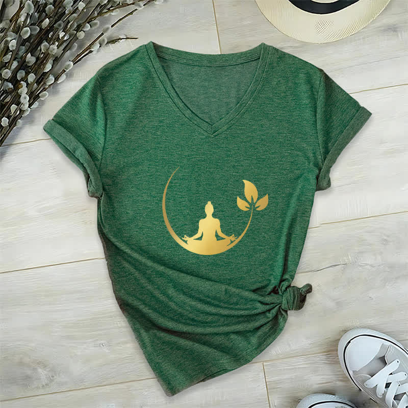 Olivenorma Yoga Lotus Buddha Meditation T-shirt con scollo a V - Verde scuro - 2XL - image 9