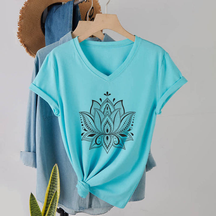 Maglietta con scollo a V e motivo mandala con fiore di loto Olivenorma - Lago Blu - 2XL - image 24