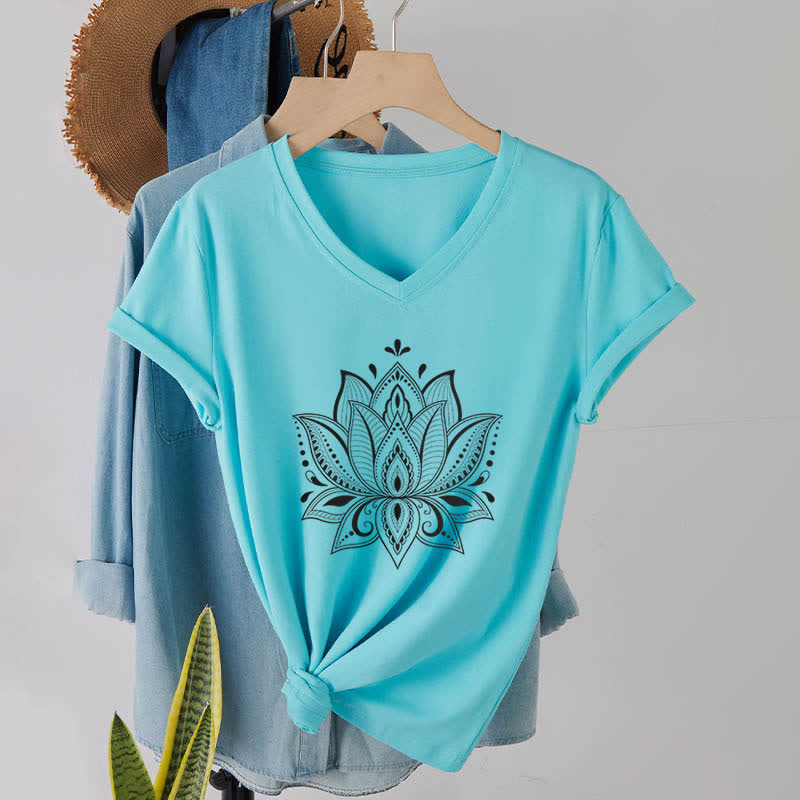 Maglietta con scollo a V e motivo mandala con fiore di loto Olivenorma - Lago Blu - 2XL - image 23