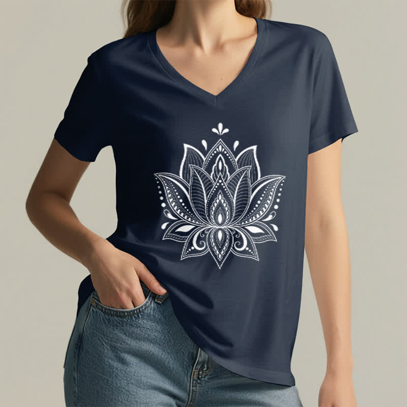 Maglietta con scollo a V e motivo mandala con fiore di loto Olivenorma - image 7