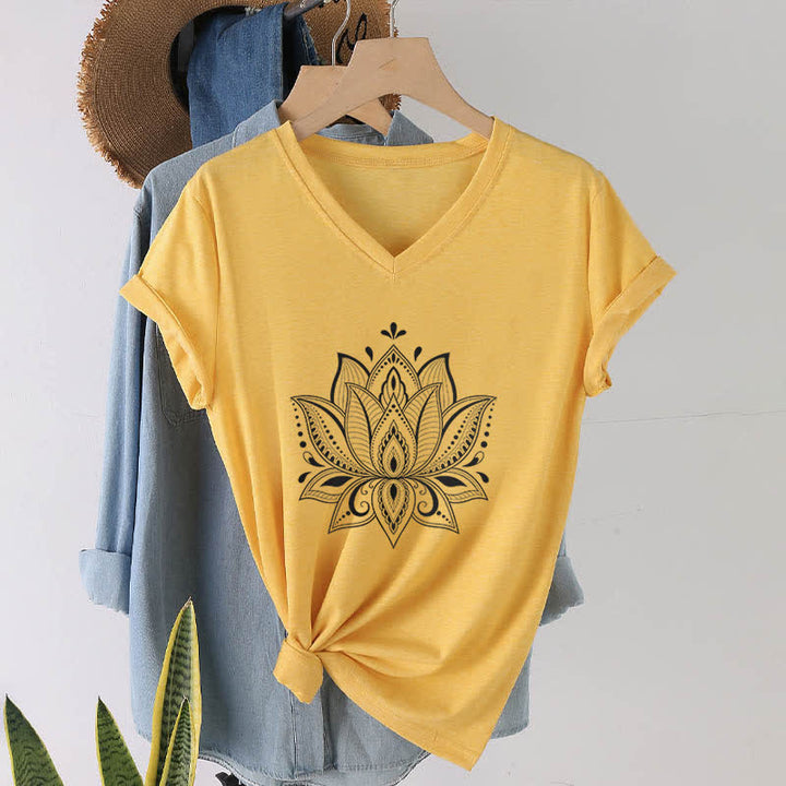 Maglietta con scollo a V e motivo mandala con fiore di loto Olivenorma - Giallo - 2XL - image 17