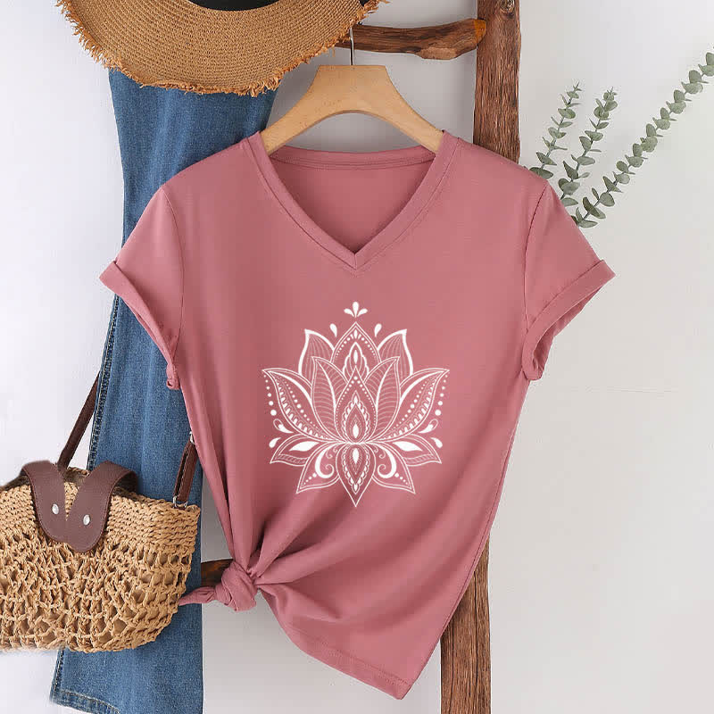 Maglietta con scollo a V e motivo mandala con fiore di loto Olivenorma - Rosa - 2XL - image 20