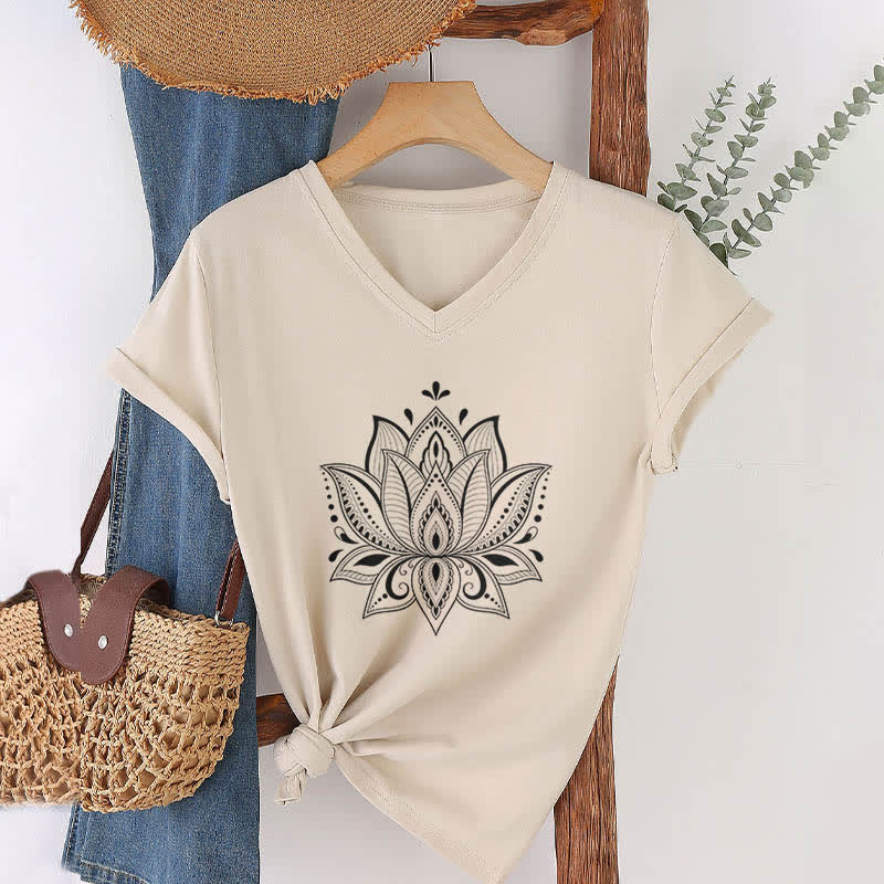 Maglietta con scollo a V e motivo mandala con fiore di loto Olivenorma - Cachi - 2XL - image 1