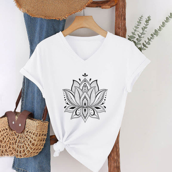 Maglietta con scollo a V e motivo mandala con fiore di loto Olivenorma - Bianco - 2XL - image 4