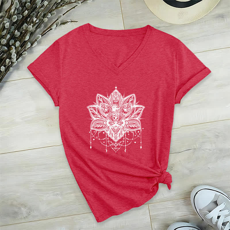 Maglietta con scollo a V e stampa Lotus Olivenorma - Rosso - 2XL - image 14