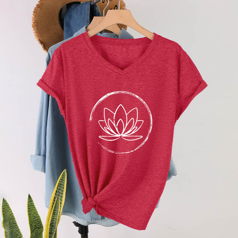 Olivenorma Boho Lotus Flower T-shirt ampia con scollo a V - Rosso - 2XL - image 15