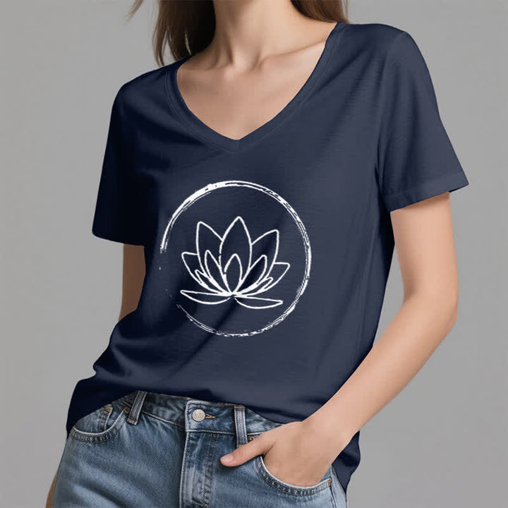 Olivenorma Boho Lotus Flower T-shirt ampia con scollo a V - image 5