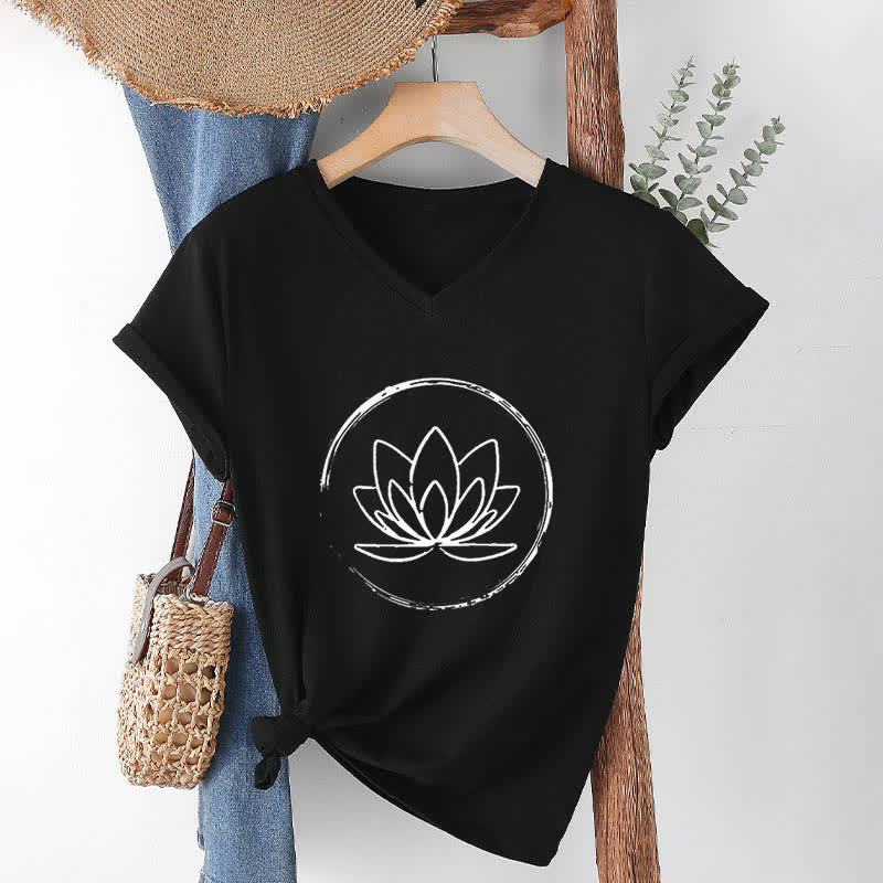 Olivenorma Boho Lotus Flower T-shirt ampia con scollo a V - Nero - 2XL - image 13