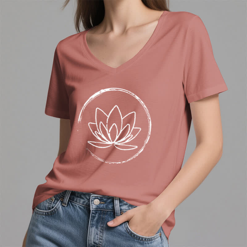 Olivenorma Boho Lotus Flower T-shirt ampia con scollo a V - image 1