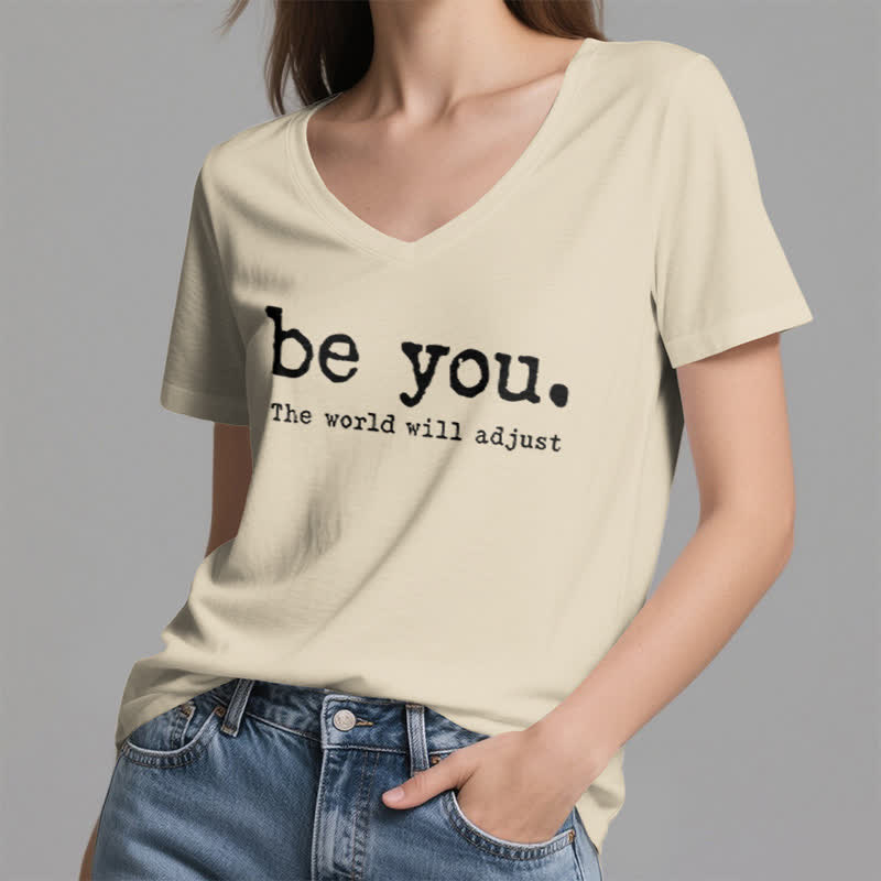 Olivenorma "Sii te stesso, il mondo si adatterà" T-shirt con scollo a V - image 21