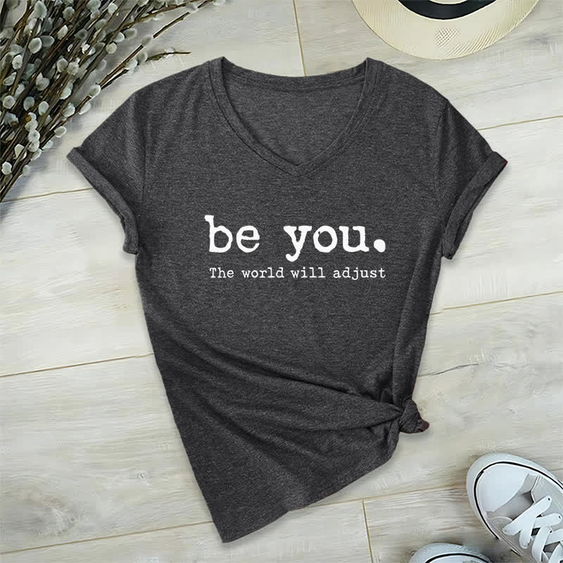 Olivenorma "Sii te stesso, il mondo si adatterà" T-shirt con scollo a V - Grigio - 2XL - image 9