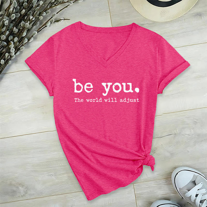 Olivenorma "Sii te stesso, il mondo si adatterà" T-shirt con scollo a V - Rosso rosa - 2XL - image 20