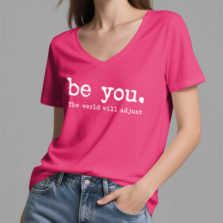Olivenorma "Sii te stesso, il mondo si adatterà" T-shirt con scollo a V - image 20